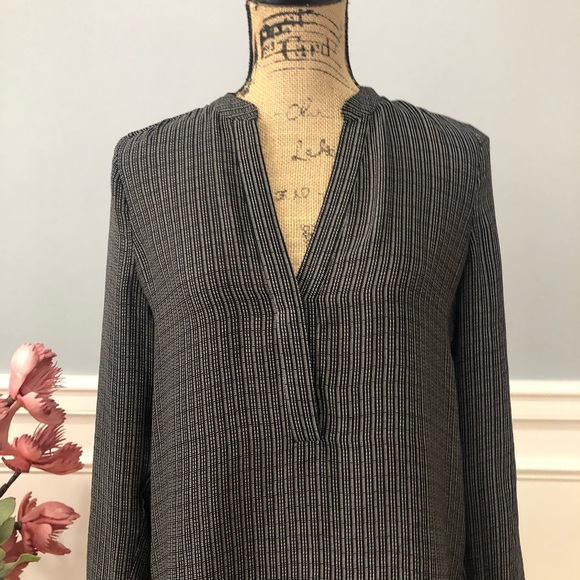 Vince 100% Silk Printed Color Block Blouse B & W - Picture 3 of 8